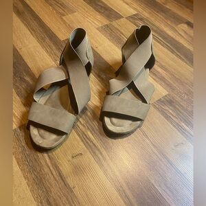 Pierre Dumas Tan Suede Criss Cross Sandals Women’s Size 8.5